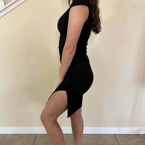 Black Cap Sleeve Ribbed Slit Midi Dress - Picture 2 of 8